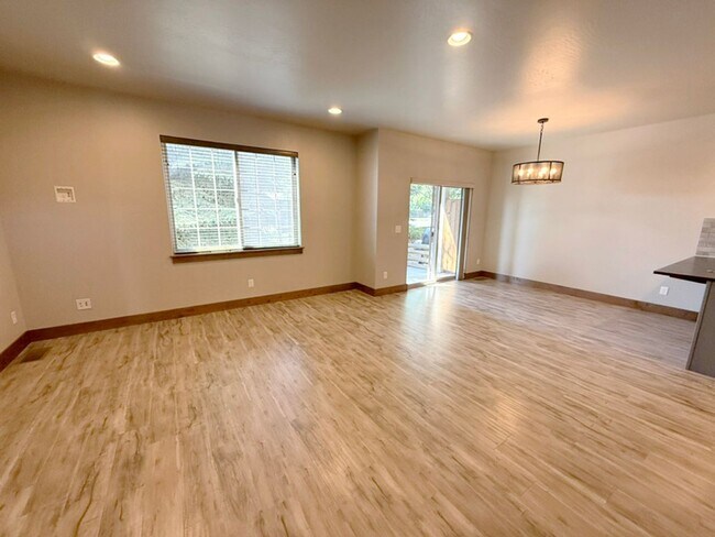 Building Photo - Luxury Condo, Center of Bozeman