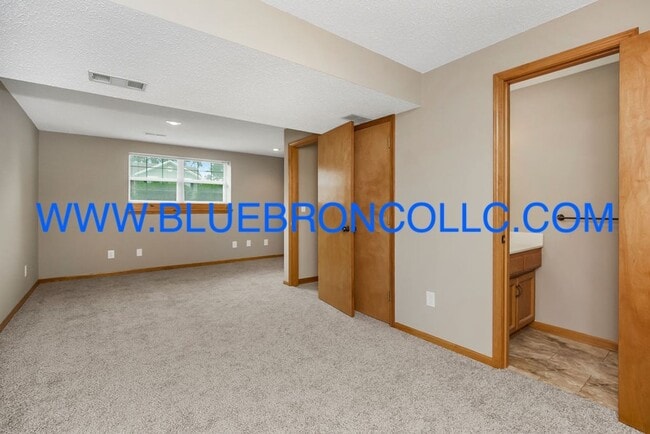 Building Photo - Check out this spacious home with thoughtf...