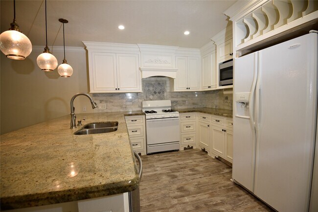 Building Photo - 9997 Hyacinth Way