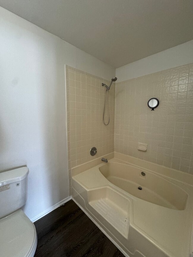 Building Photo - Newly Remodeled 2/2 in Pine Shadows Condom...