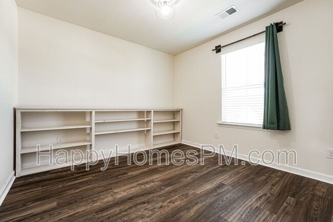 Building Photo - 514 Adalina Dr