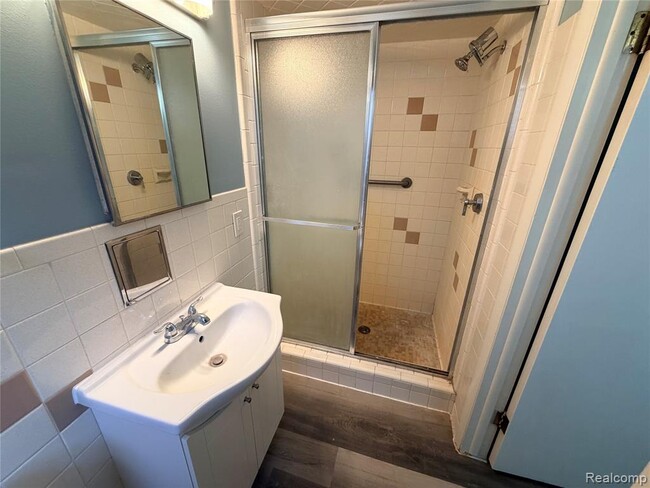 Building Photo - 1080 W Highland Rd