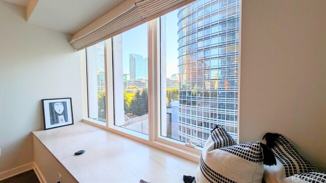 Building Photo - 301 Mission St