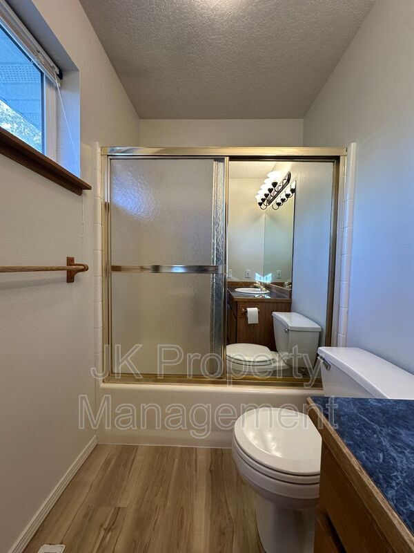 Building Photo - 608 Swan Ct
