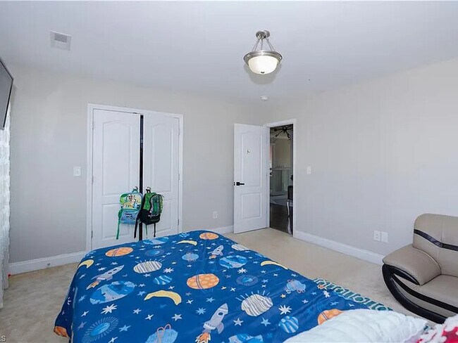 Building Photo - Lease to Own