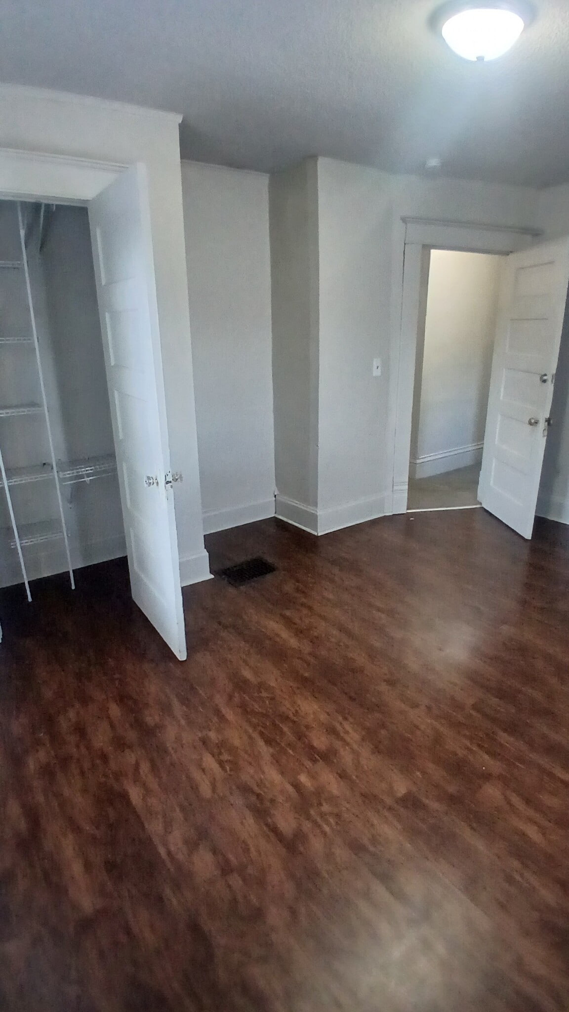 Building Photo - 628 N Linn St