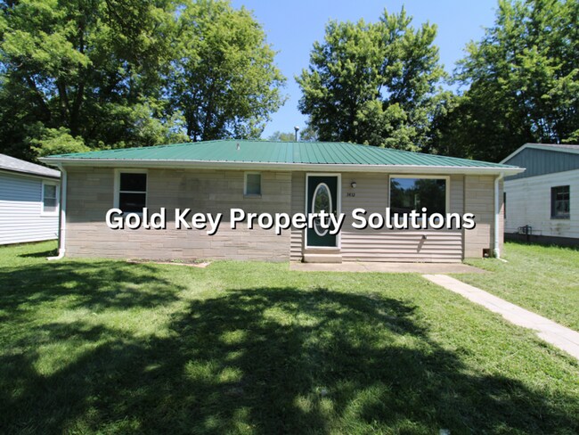 Building Photo - MUNCIE 3 BR 1 BA House with New Flooring and Paint (SECTION 8 APPROVED)