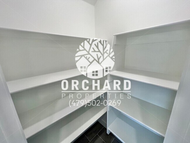 Building Photo - Tontitown- Single-Family Home- Desirable Hickorywood Plan- 4 Bedroom!