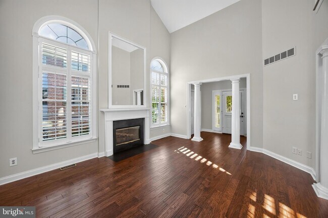 Building Photo - 563 Gramercy Ln