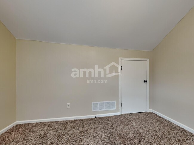 Building Photo - 5883 Savannah Pky