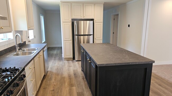 Building Photo - 3617 N Grand Ave E