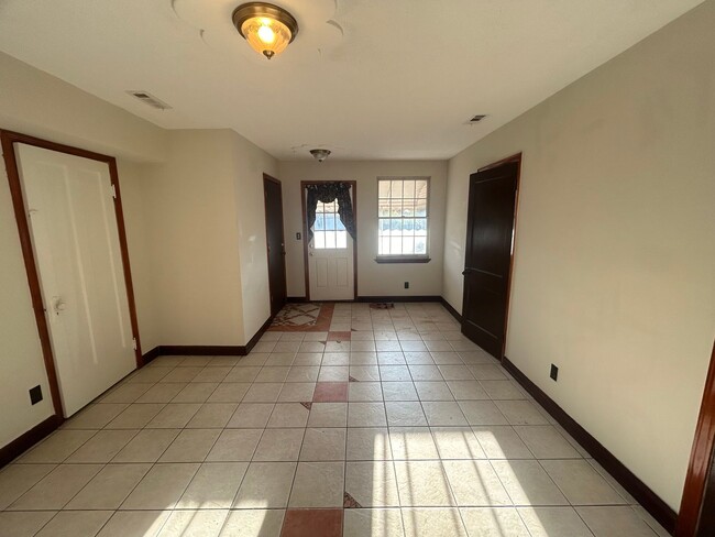 Building Photo - 5827 Lumley St