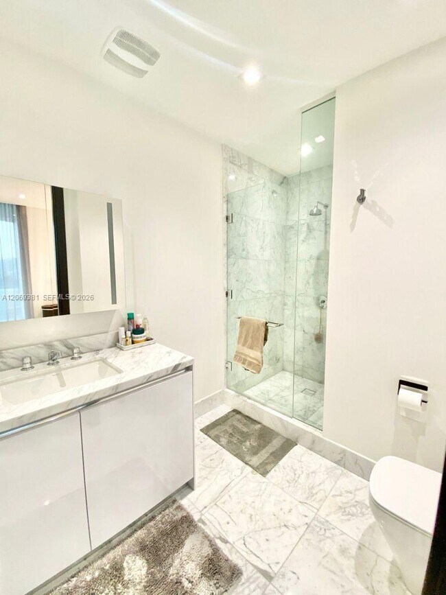 Building Photo - 16901 Collins Ave