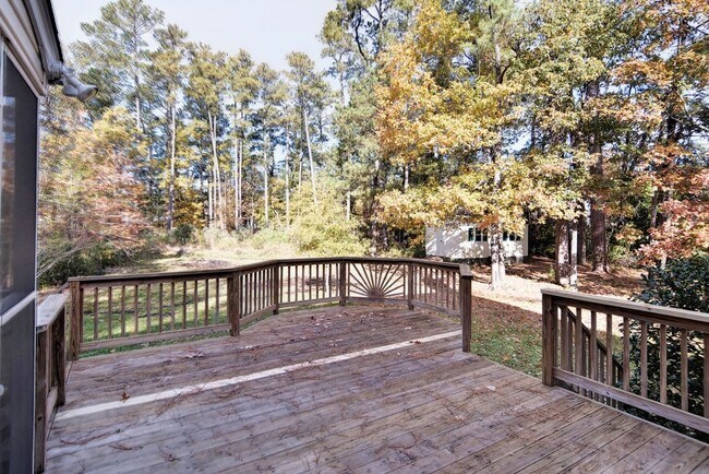 Building Photo - Updated Poquoson Home on Large Lot