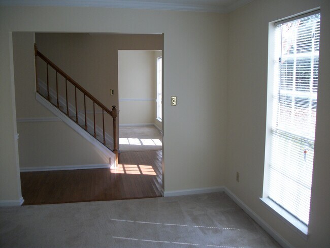 Building Photo - 5979 Eton Ct