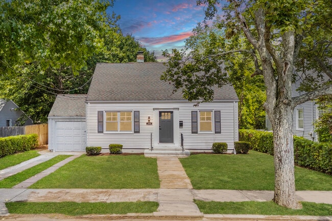 Primary Photo - 203 Gorham Ave