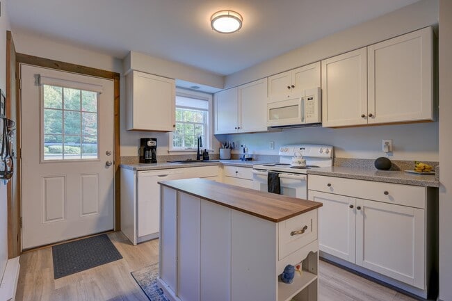 Building Photo - 78 Saco Pnes Dr