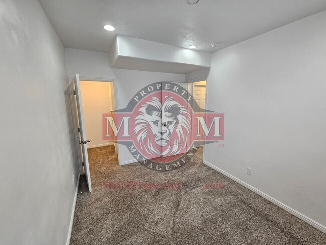 Building Photo - Great 5 Bed 2.5 Bath Home Newly Remodeled