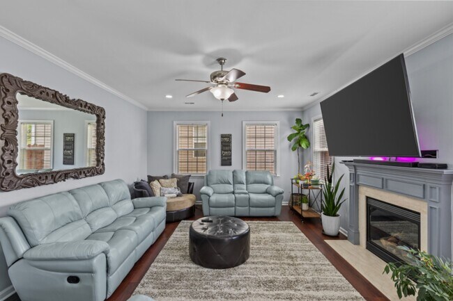 Building Photo - 4531 Dalbeth St