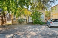 Building Photo - Clarksville Classic - Old School - 1 Bd/1Ba  -  Million Dollar Neighborhood - $1495