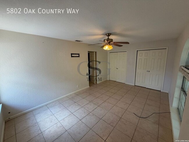 Building Photo - 5802 Oak Country Way