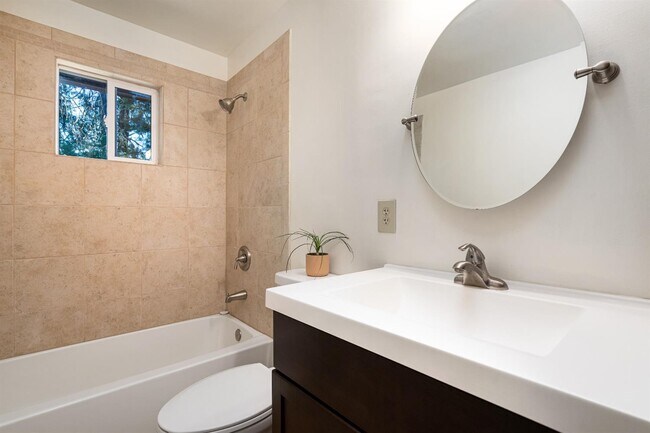 Building Photo - 10752 Footwall Dr