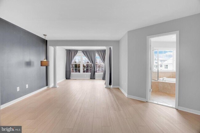 Building Photo - 42598 Chisholm Dr
