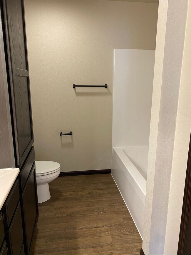 Building Photo - 4 BEDROOM | 2 BATH | DOUBLE GARAGE | RAPID...