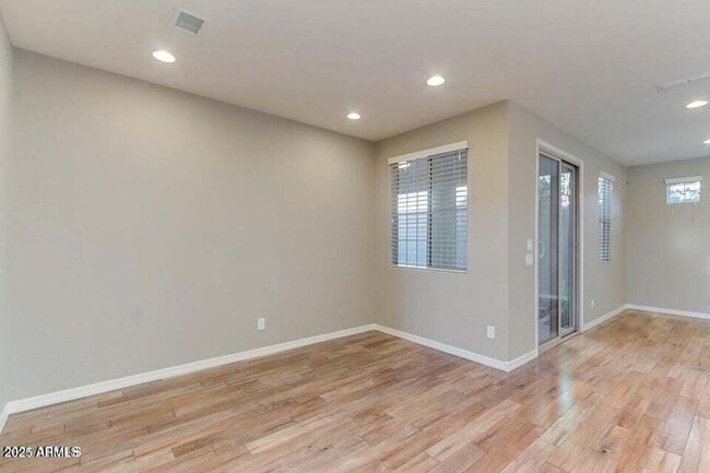 Building Photo - 15837 S 11th Way