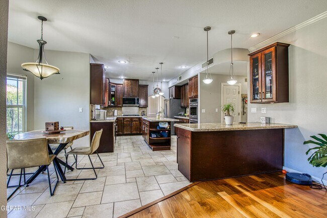 Building Photo - 6561 Isla Del Rey Dr