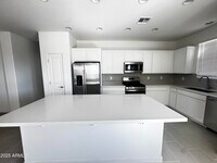 Building Photo - 9957 W Mitchell Ave