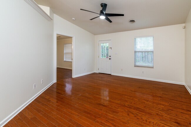 Building Photo - 1315 Lucy Way