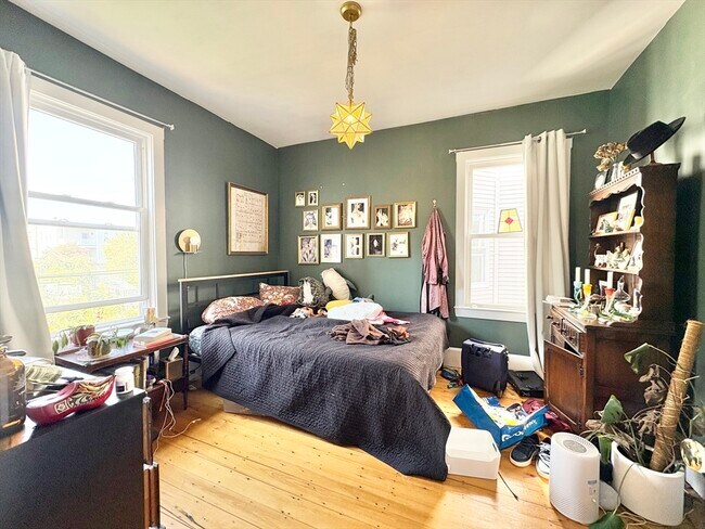 Building Photo - 367 Cardinal Medeiros Ave