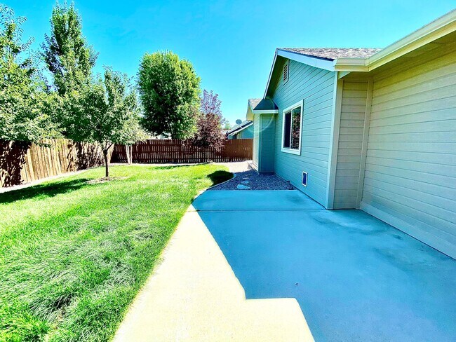 Building Photo - 4 bedroom PLUS office or 5th bedroom in NW Meridian Avail Mid August