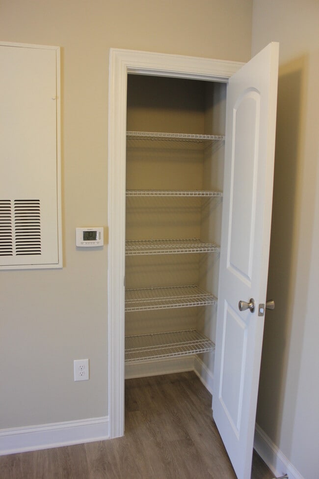 Building Photo - 2 Bedroom, 2 Bath Apartment for Rent
