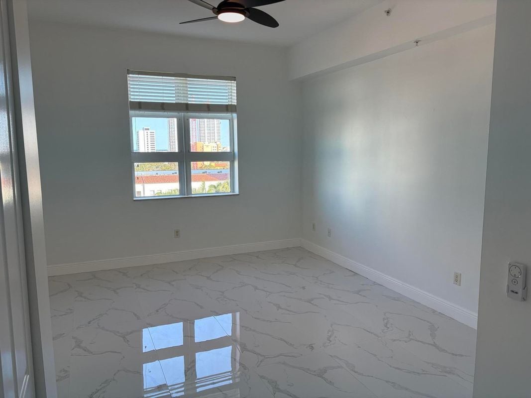 Building Photo - 403 S Sapodilla Ave