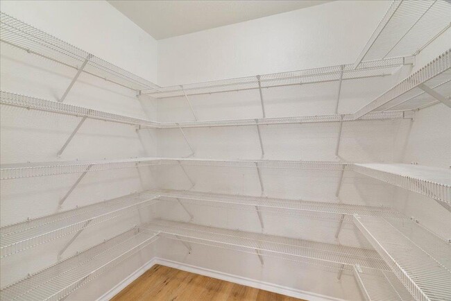 Building Photo - 1025 Doras Dr