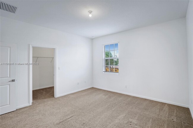 Building Photo - 1121 NW 41st Ln