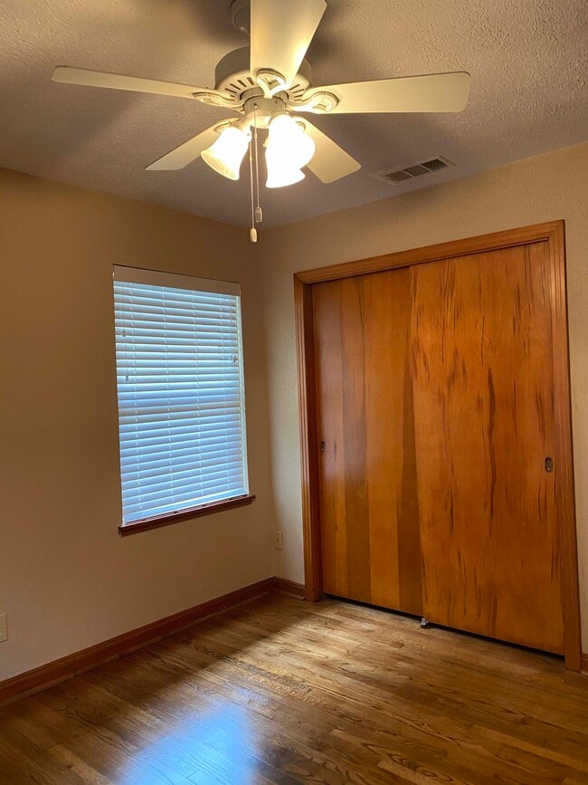 Building Photo - 2115 Gardenia Dr