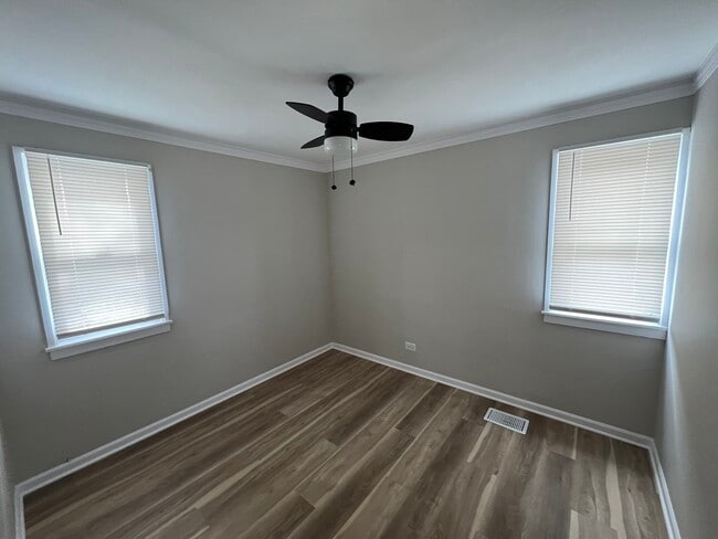 Building Photo - 4813 W 102nd St