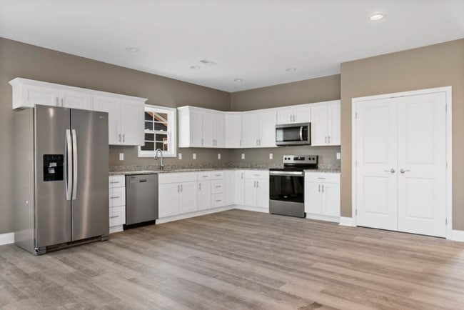 Building Photo - 600 Victoria Wy