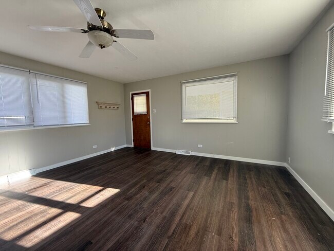 Building Photo - 1344 Pyle Ave