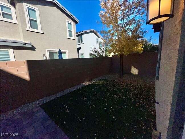 Building Photo - 3212 Daffodil Ridge St