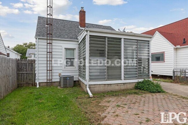 Building Photo - 3648 Watson Ave