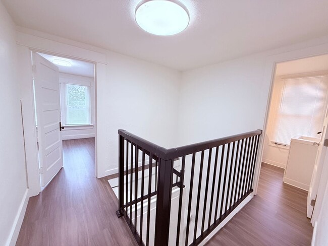 Building Photo - Charming 4BR with Modern Updates & Large Fenced Yard in SE Portland!
