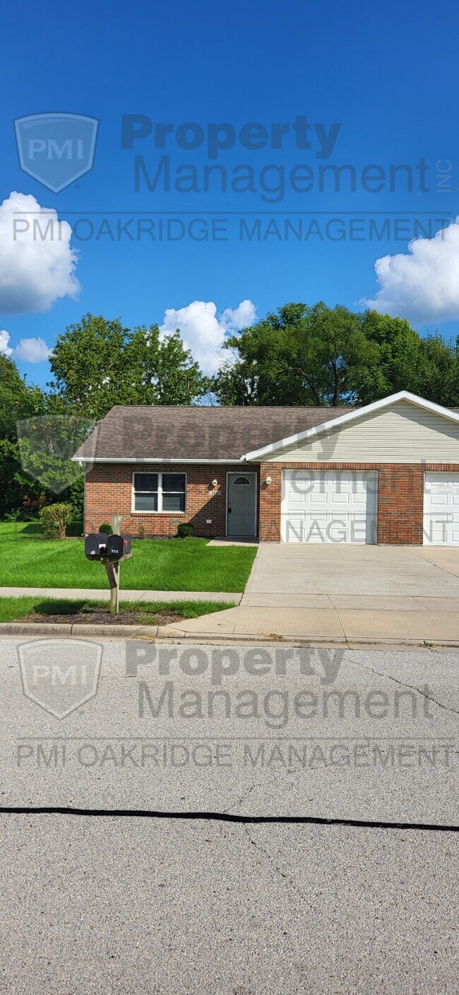 Building Photo - Single Level 2 Bed Half-Duplex with Attached Garage