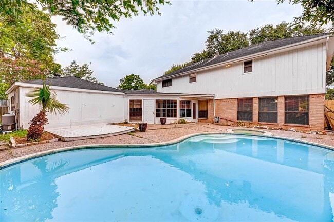 Building Photo - 2714 Green Fields Dr