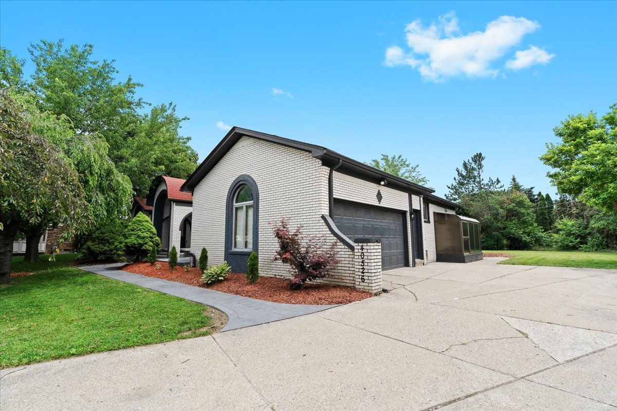 Building Photo - 40526 Woodside Dr