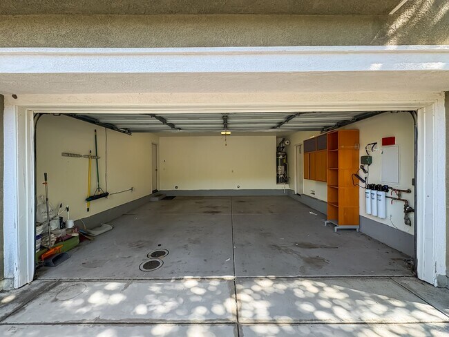 Building Photo - Bright & Spacious 3B/3BA Home with Communi...