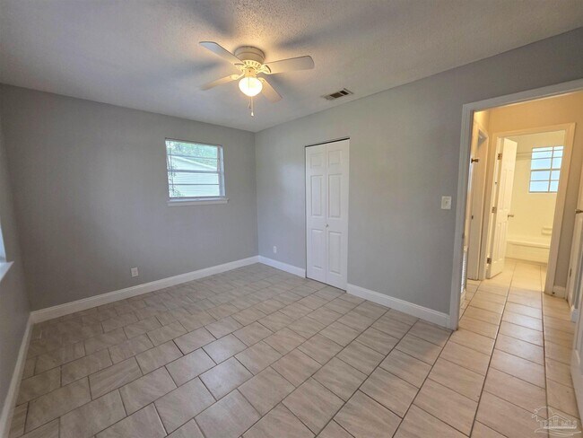 Building Photo - 6424 Dunbar Rd